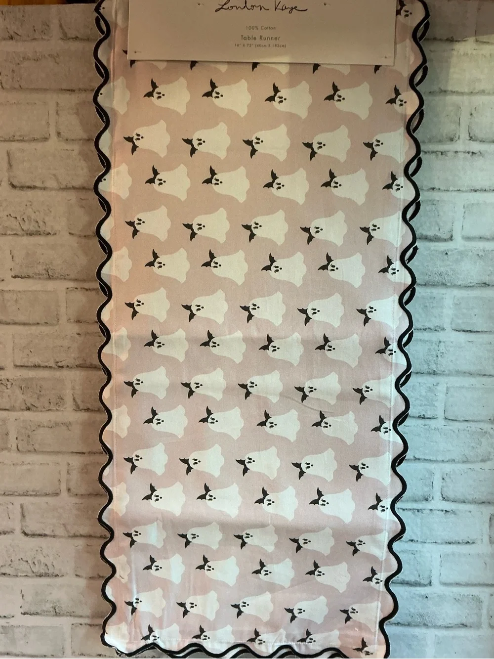 London Kaye Pretty Ghost Table Runner-16” x 7@“